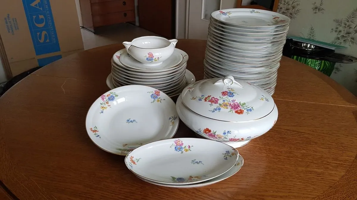 ensemble 40 pièces en porcelaine de Châtres-sur-Cher