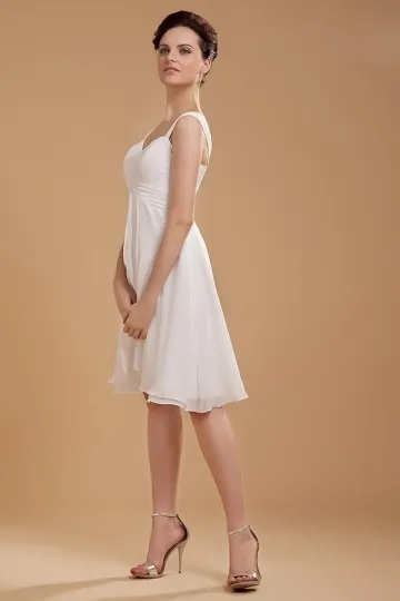 Simple robe de fiançailles blanche courte au ras du genou